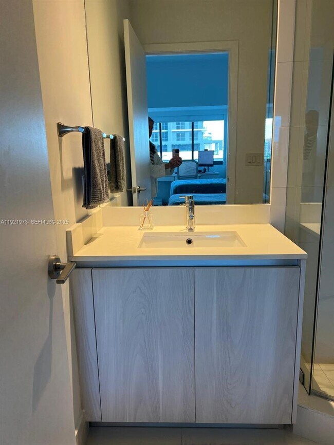 Building Photo - 480 NE 31st St