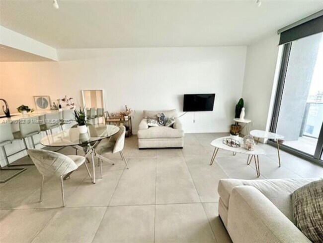 Building Photo - 488 NE 18th St