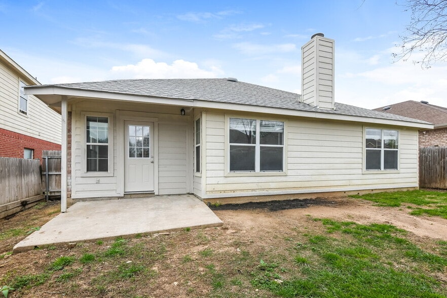 Building Photo - 10813 Briaroaks Dr