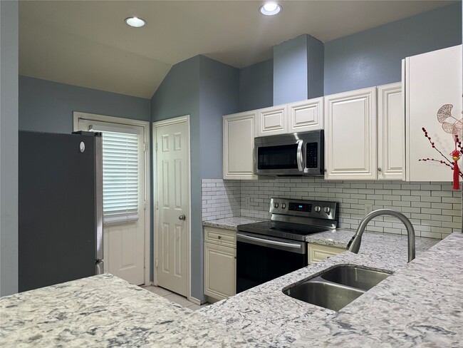 Building Photo - 12746 Wisteria Park Dr