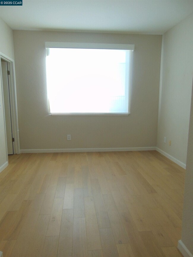 Building Photo - 34 Shorewood Ct