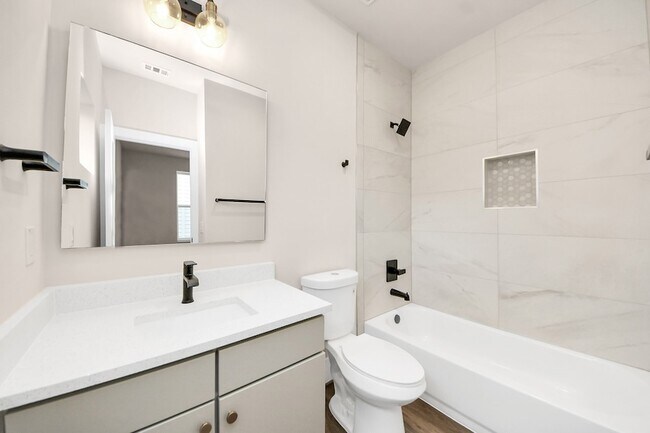 Building Photo - 783 Mansfield St