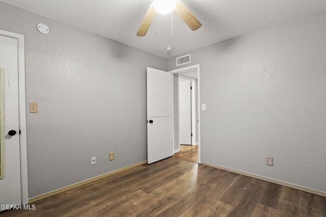 Building Photo - 832 Tepic Dr