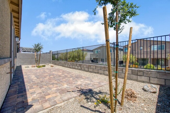 Building Photo - MULTI-GENERATIONAL New Build Home with En Suite In Skye Canyon!