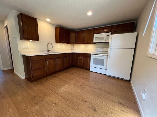 Building Photo - Centrally located one bedroom, one bath house | Available April