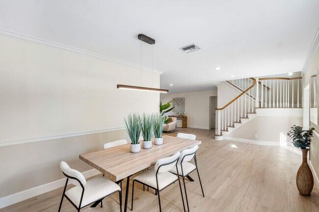 Building Photo - 518 Gardenia Terrace