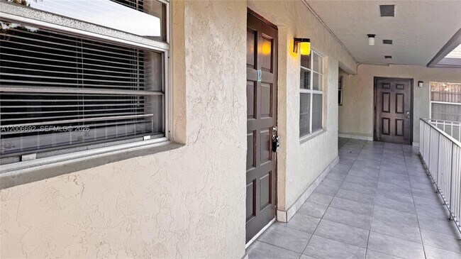 Building Photo - 1522 NE 34th Ct