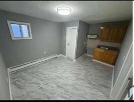 Building Photo - 817 Summer Ave