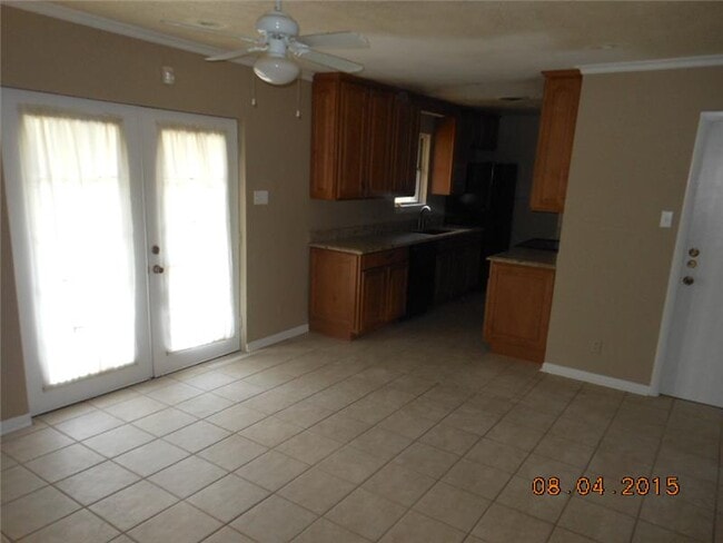 Building Photo - 1005 Cedar Dr