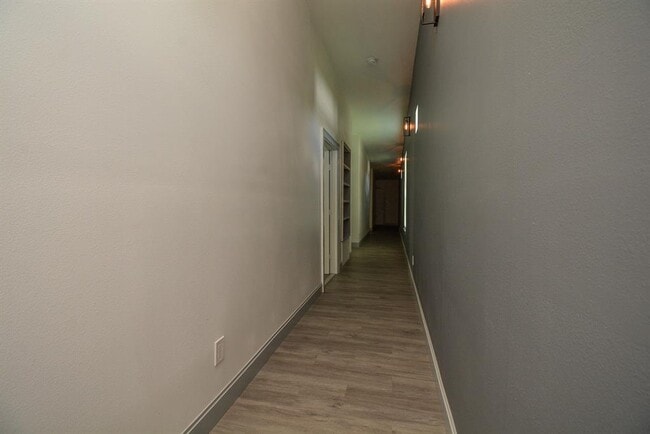 Building Photo - 5018 Avenue M 1/2