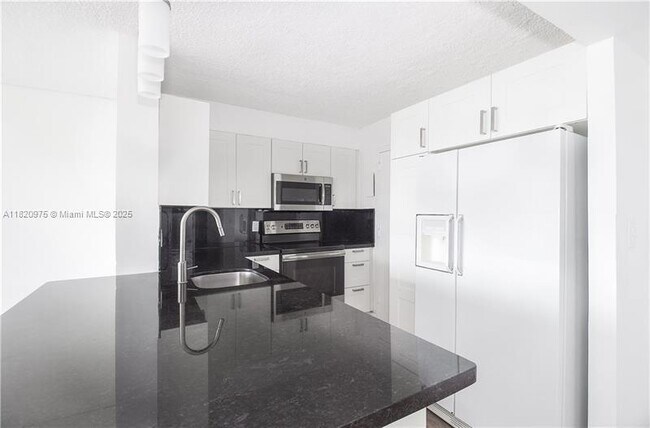 Building Photo - 401 Golden Isles Dr