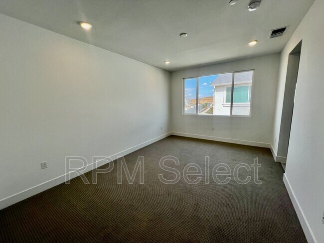 Building Photo - 2604 Atascadero Dr