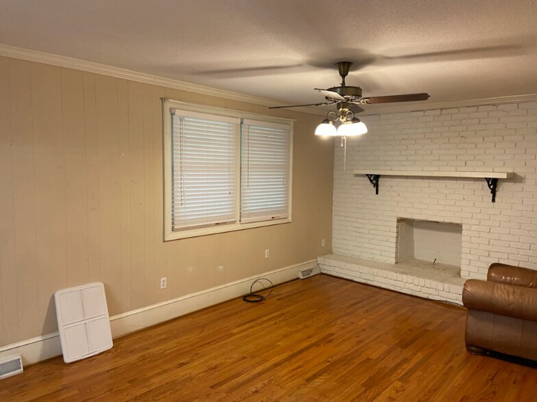 Building Photo - 1315 Hamrick Ave