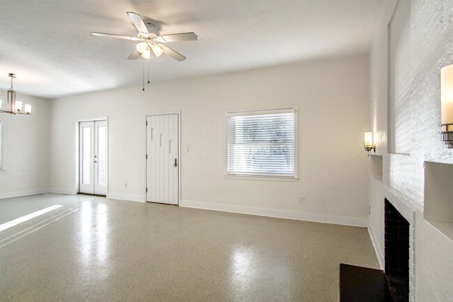 Building Photo - 1647 Lake Ella Dr