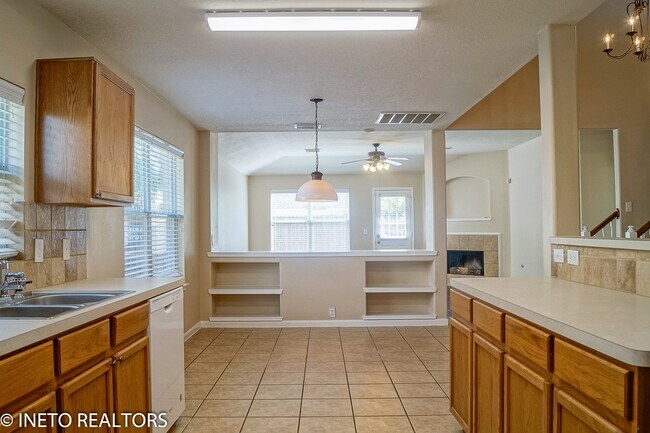 Building Photo - 2819 Foster Hill Dr