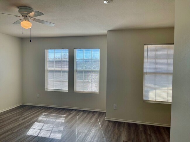 Building Photo - Newer 2 Story Home in Burleson with Commun...