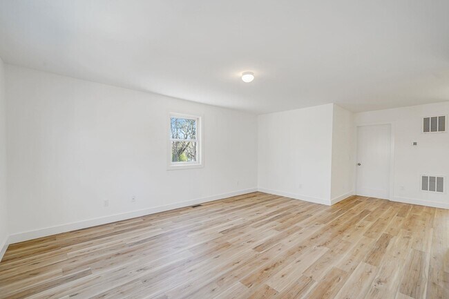 Building Photo - 2939 N Wading River Rd
