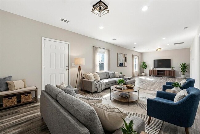 Building Photo - 156 Round Pond Dr