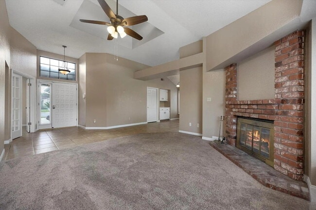 Building Photo - Beautiful 3 Bedroom, 2 Bathroom Home with Spacious Yard!