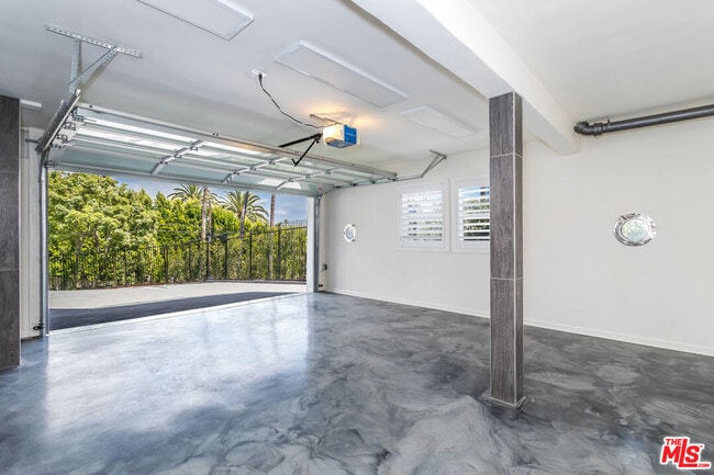 Building Photo - 1541 Selma Dr