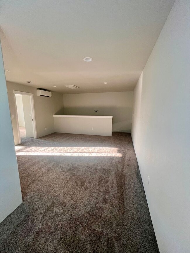 Building Photo - New Construction Medford/Central Point Area - Close to all Everything !