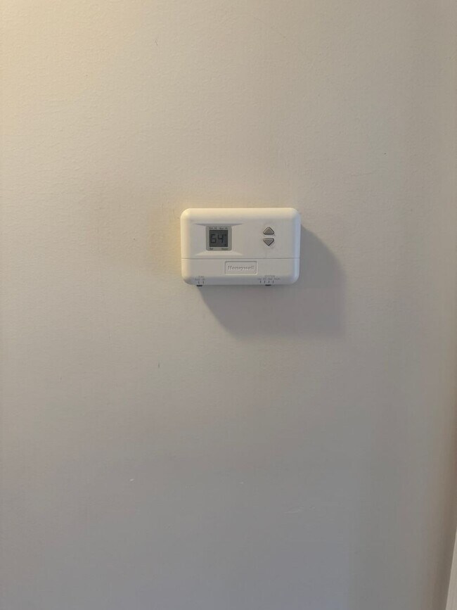 Building Photo - Updated Townhouse In Hunter Hills