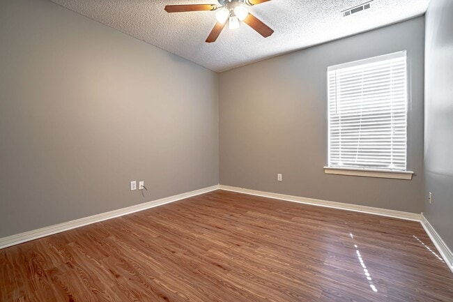 Building Photo - Quaint Family Home in  Springdale
