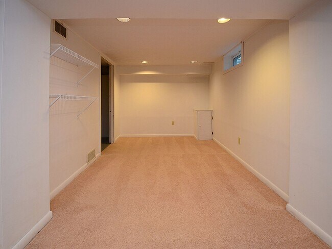Building Photo - 2108 S 46th St