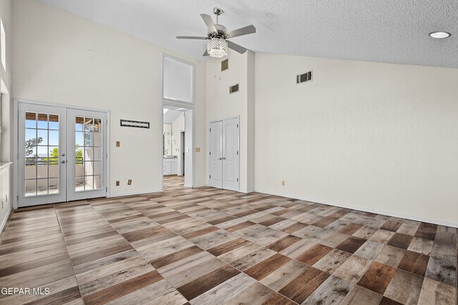 Building Photo - 624 Skydale Dr