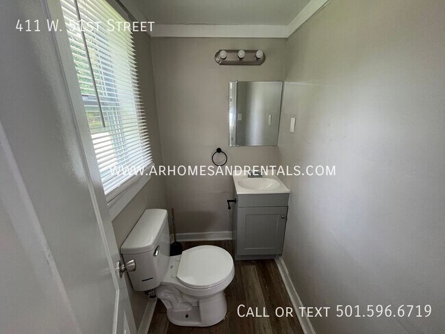 Building Photo - 411 W 51st St