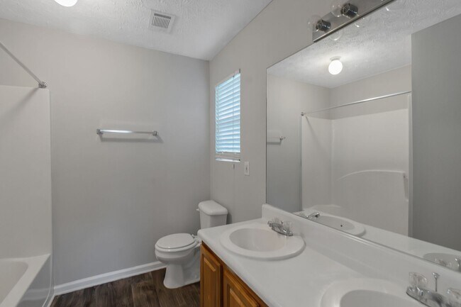 Building Photo - Charming 3 Bedroom / 2 Bath Ranch Home in Jonesboro!