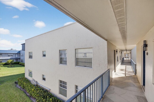 Building Photo - 173 Flanders C