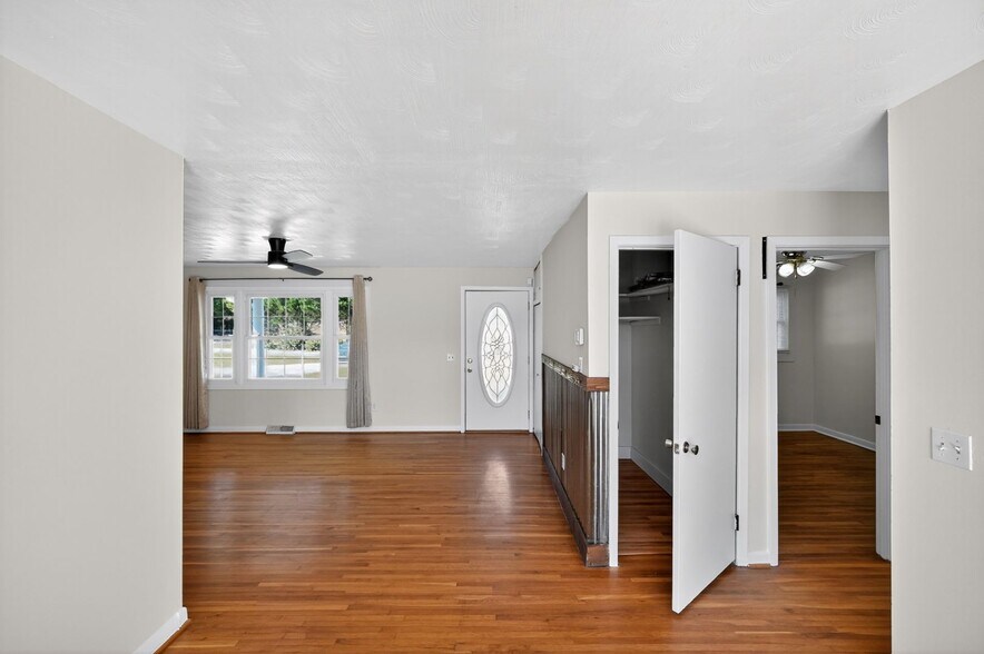 Building Photo - 1580 N Honeycutt St