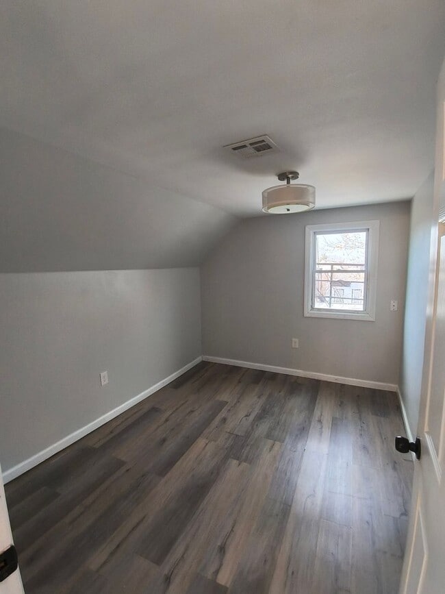 Building Photo - 223 Cator Ave