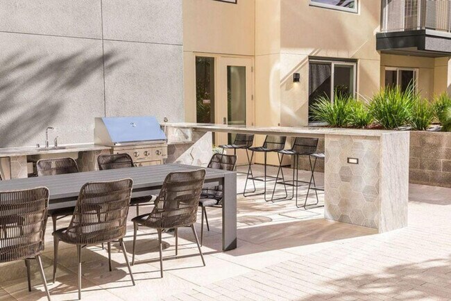 Building Photo - 345 E McKinley Ave