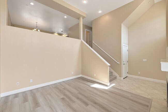 Building Photo - 562 Lambert Terrace