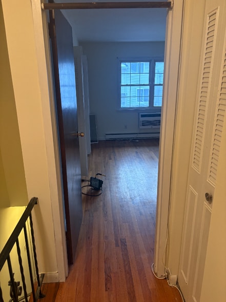 Building Photo - 21 River Pl