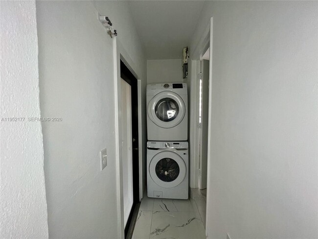 Building Photo - 3297 SW 26th St