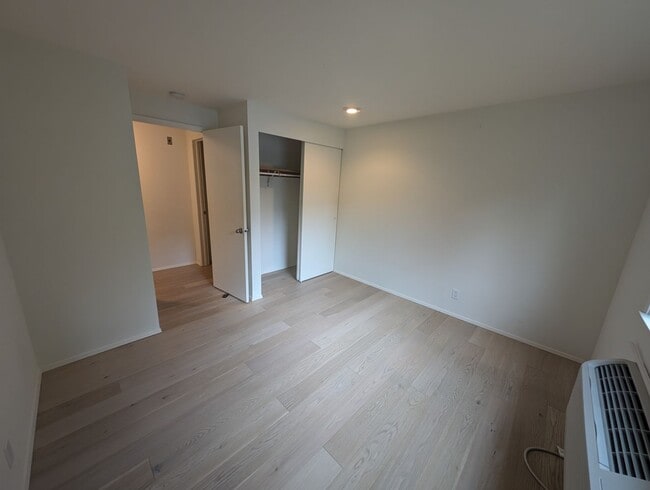 Building Photo - Capitol Hill Condo Available in June - Two Bedroom, High Floor Unit w/ A/C