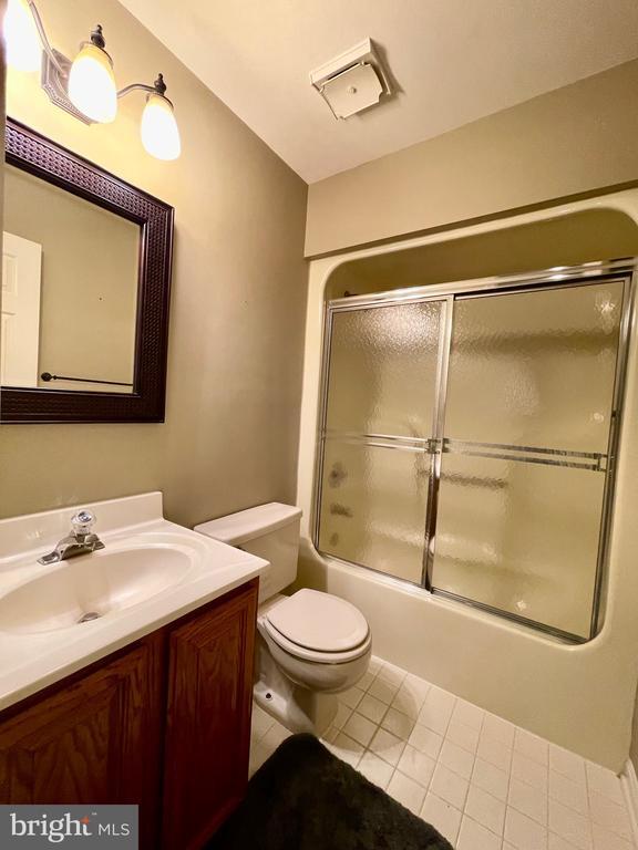 Building Photo - 6627 Westbury Oaks Ct