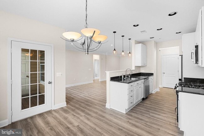 Building Photo - 701 Fallsgrove Dr