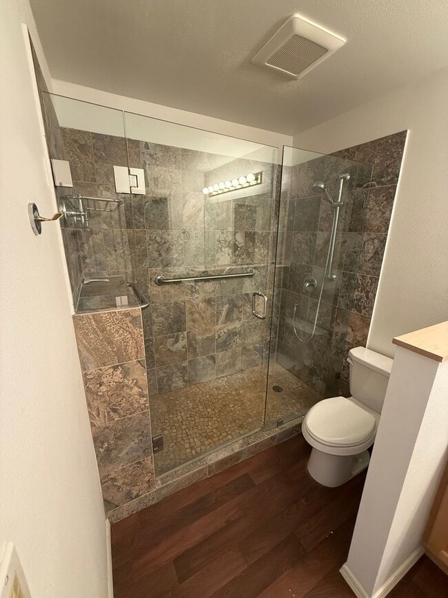 Building Photo - Spacious 5 Bedroom / 3 Bathroom Home for Rent in Lakeside, Montana