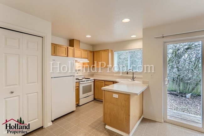 Building Photo - 3060-3062 Lazy River Dr