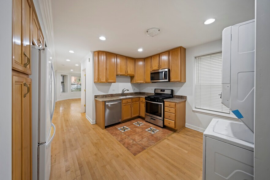 Primary Photo - 2325 W Rice St