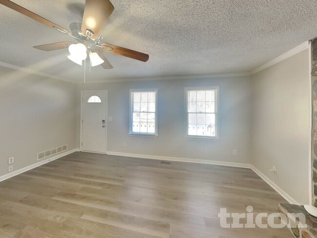 Building Photo - 385 Nectarine Dr