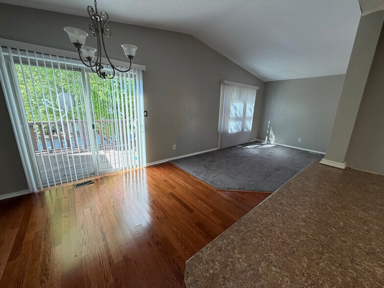 Building Photo - 9165 Cinnebar Dr