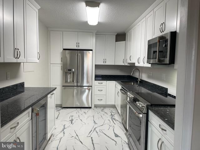 Building Photo - 205 Yoakum Pkwy