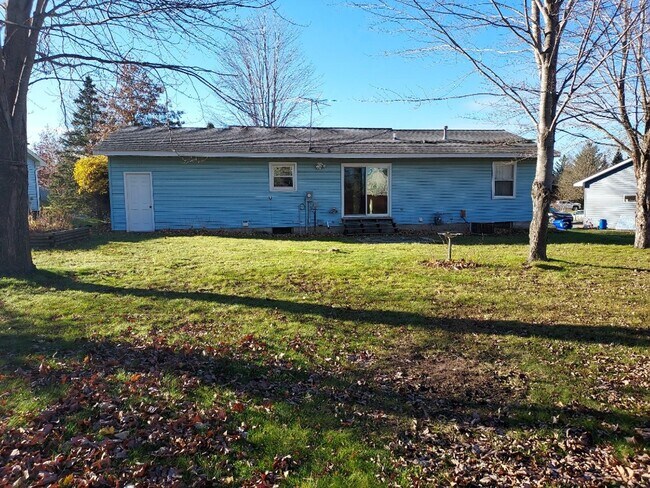 Building Photo - Nice 3 Bedroom 2 Bathroom House in Somerset
