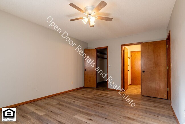 Building Photo - 1416/1418 Lakehurst Dr.