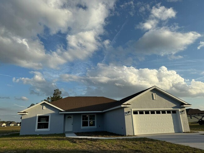 Building Photo - GORGEOUS 3BR/2BA Home! Huge Open Floor Plan NO APPLICATION FEE!